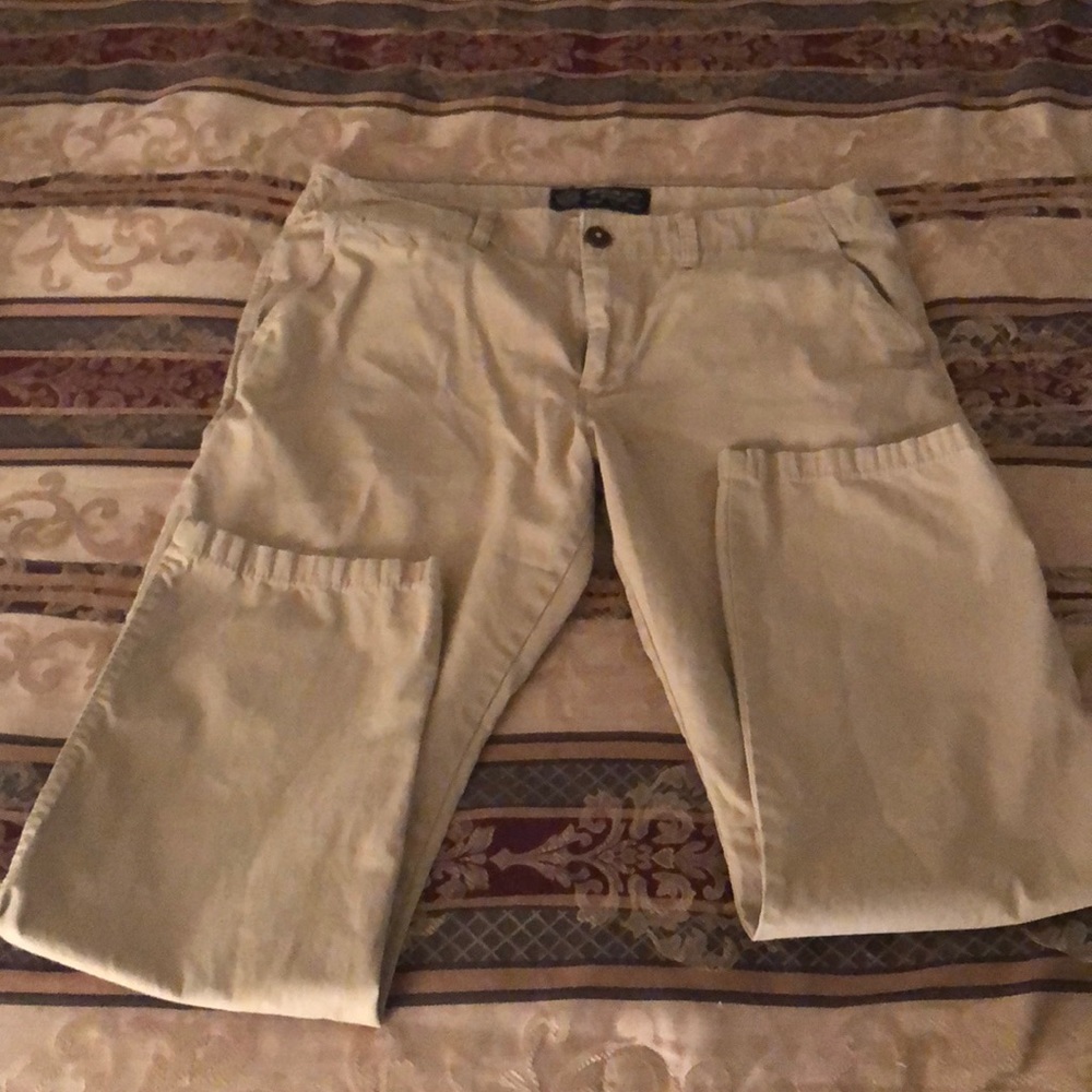 Men’s khaki pants